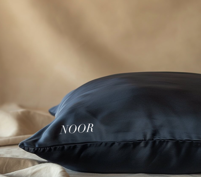 Silk Pillowcase 80%Silk, Imported For Preventing Sleep Creases And Keeping Your Skin Smooth And Youthful.